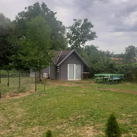 V Sukromi Dolne Plachtince