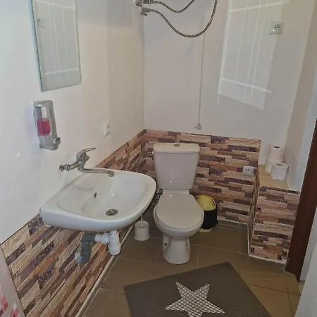 V Sukromi Dolne Plachtince