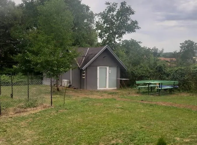 V Sukromi Dolne Plachtince