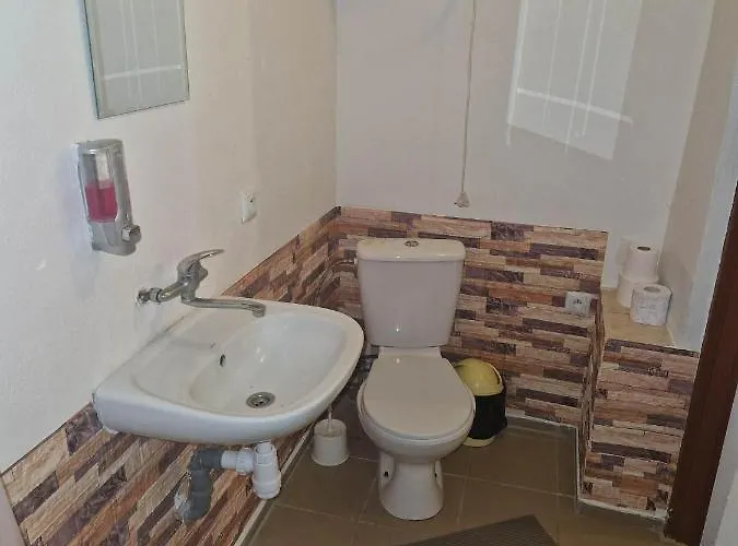 V Sukromi Dolne Plachtince